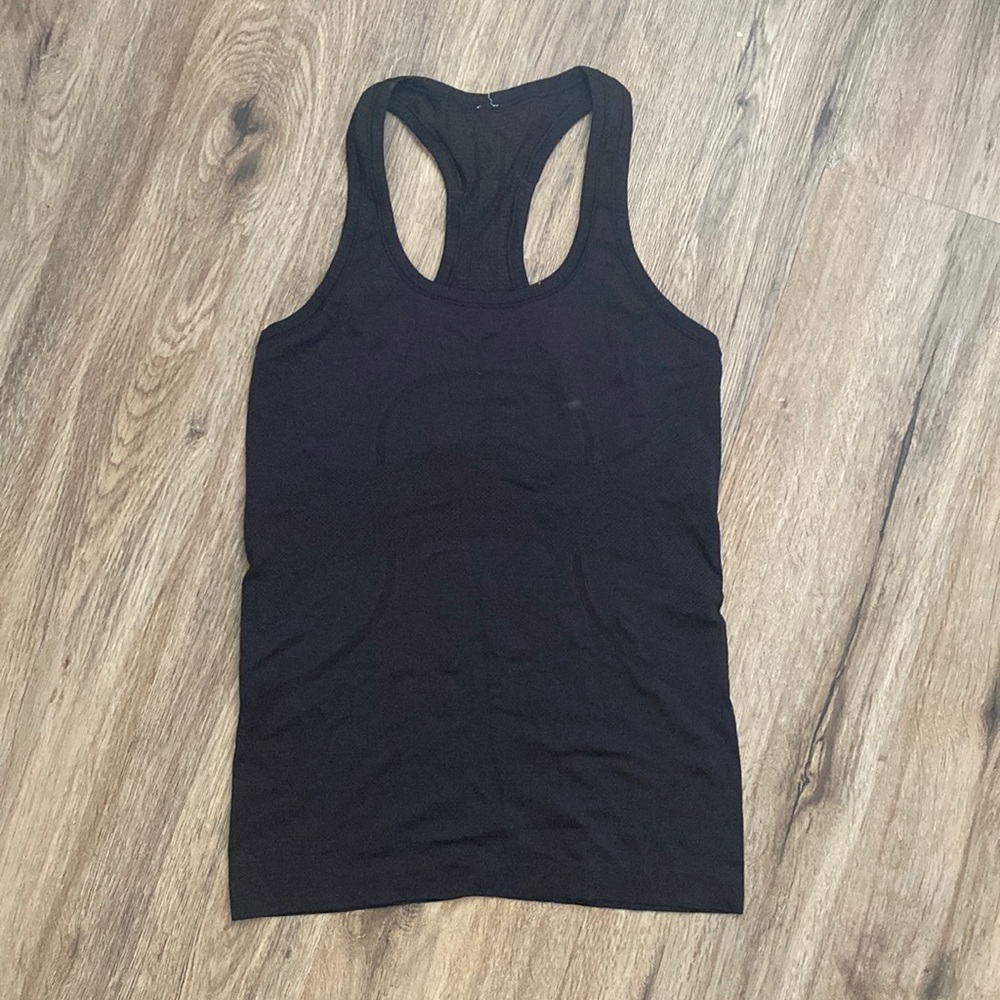 Black lululemon swiftly tank top in size 6